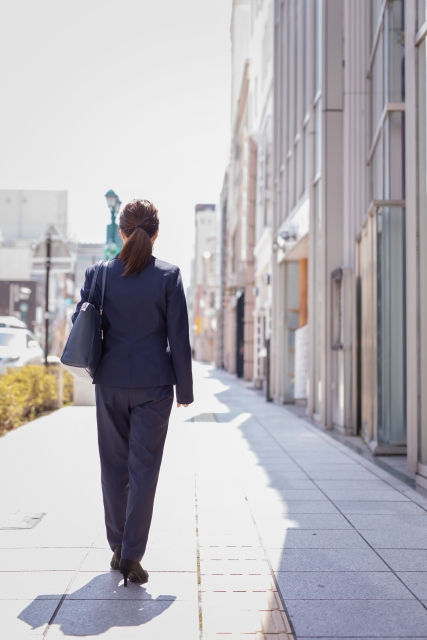 徒歩20分の物件に住んで感じた後悔と、その対策をまとめたガイドのアイキャッチ画像