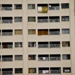 集合住宅のインターネット完備回線に潜む速度・混雑・乗り換え制限などの問題点を解説するガイド記事のアイキャッチ画像