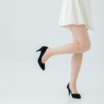 微弱電流で美脚を目指すEMS機器を脚に使用している画像