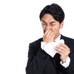 歌唱中に鼻が詰まる原因とその対策法を紹介するボーカリスト向け呼吸戦略ガイドのアイキャッチ画像