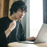 ITエンジニアの給与が上がらない現状と転職による年収アップの実態