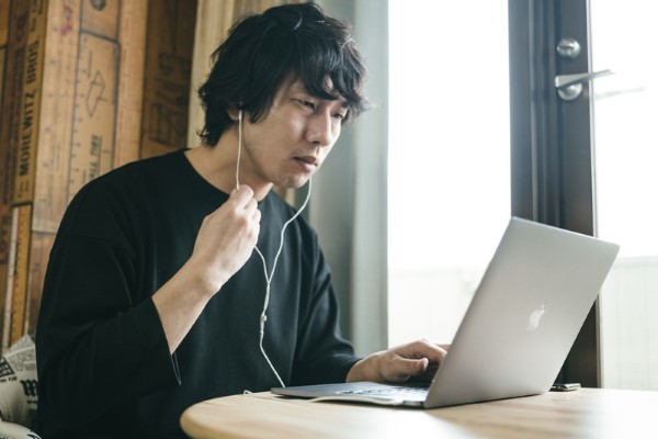 ITエンジニアの給与が上がらない現状と転職による年収アップの実態