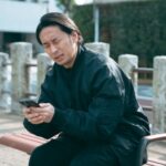 フィッシング詐欺サイトと正規サイトを見分ける方法を示すイラスト