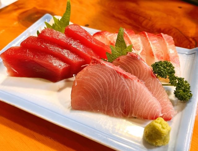 海は汚れているのに、なぜ刺身は安全？科学が解き明かす生魚の安全性