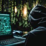 SNSアカウントが乗っ取られる様子とサイバー攻撃から身を守るセキュリティ対策