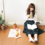 体内時計と健康の関係を示すサーカディアンリズムの概念図と生活習慣のイメージ