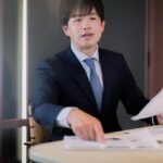 転職スカウトサービスを利用してキャリアアップを目指すビジネスマンのイメージ