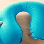 快適なネックピローで深い睡眠をとる人のイメージと健康効果